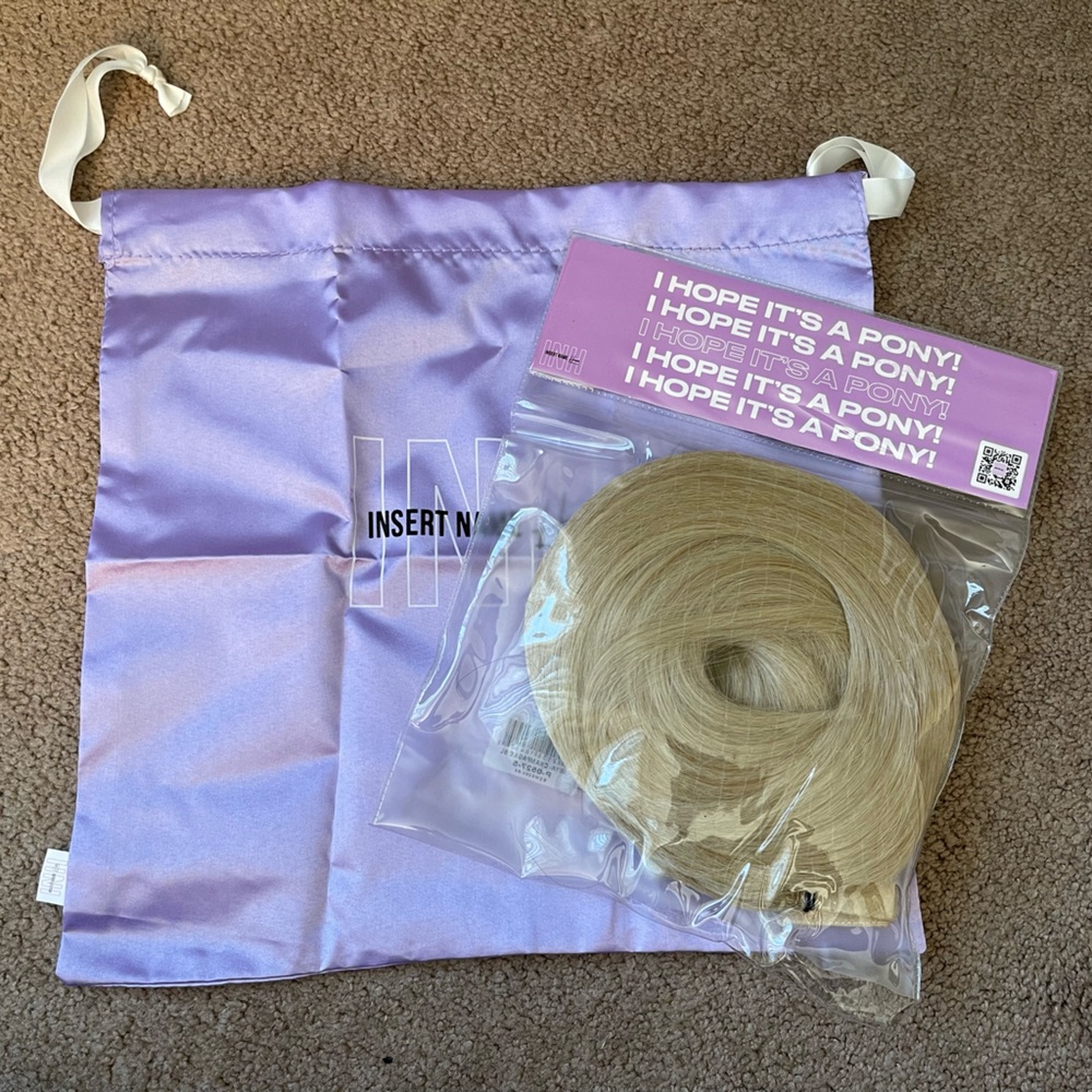 NWT • InserNameHere Ponytail
